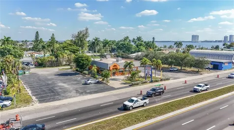 1130 N Tamiami Trail North Fort Myers FL 33903