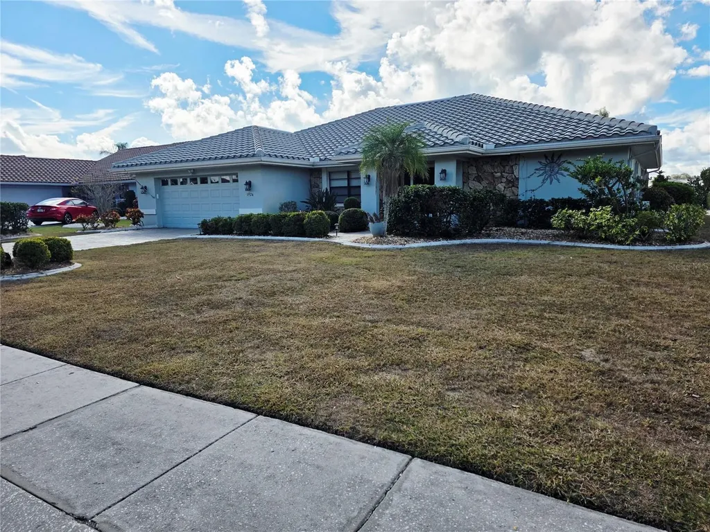 1924 New Bedford Drive Sun City Center FL 33573