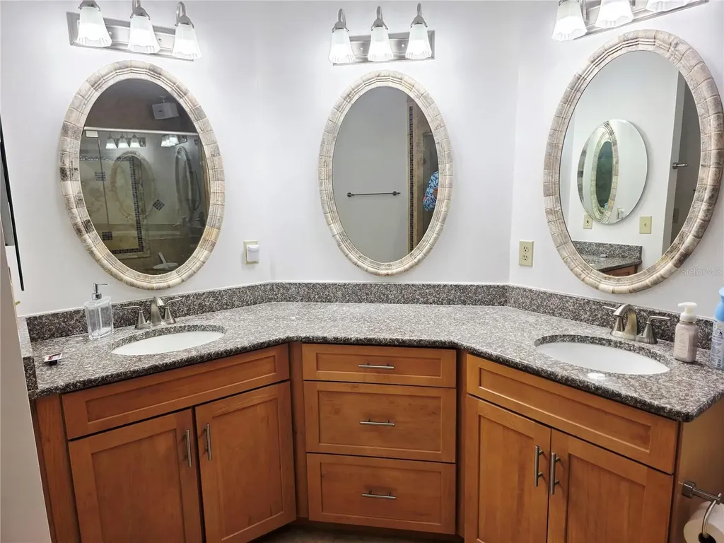 1924 New Bedford Drive Sun City Center FL 33573