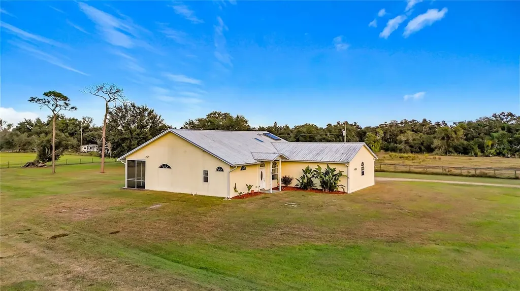 4353 Hidden River Road Sarasota FL 34240