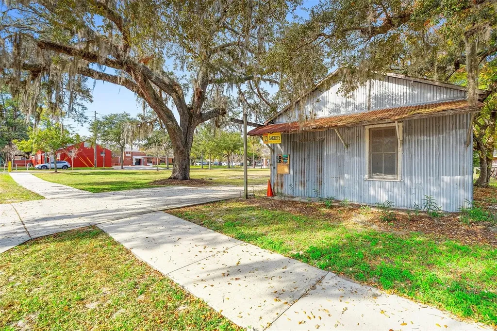 215 E 5th Street Apopka FL 32703