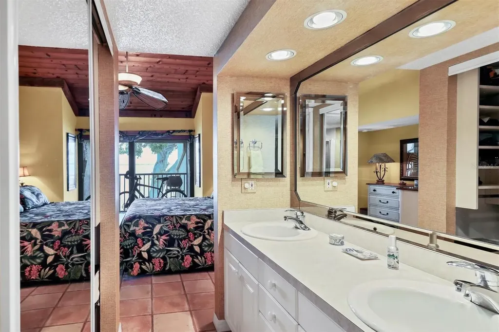 5270 Gulf Of Mexico Drive Longboat Key FL 34228