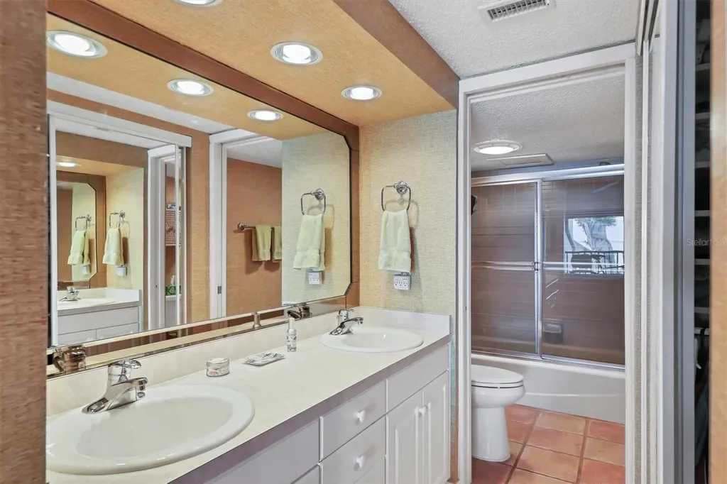 5270 Gulf Of Mexico Drive Longboat Key FL 34228