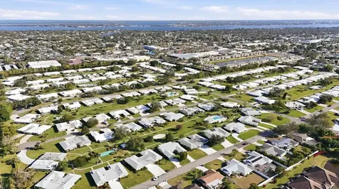 6811 10th Avenue W Bradenton FL 34209