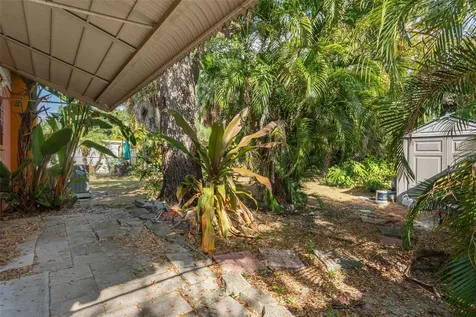 305 N Lauber Way Tampa FL 33609