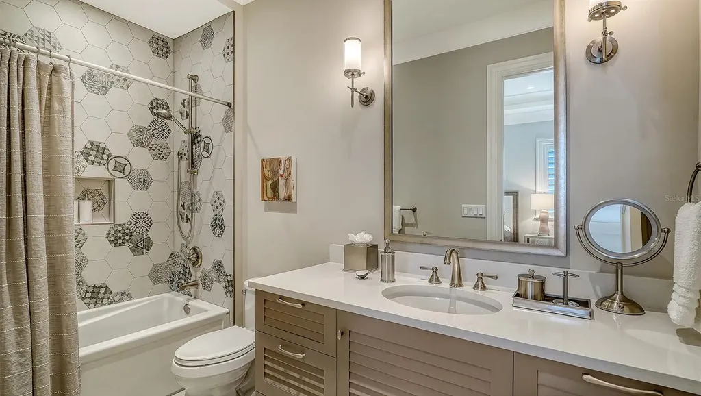 5005 Gulf Of Mexico Drive Longboat Key FL 34228