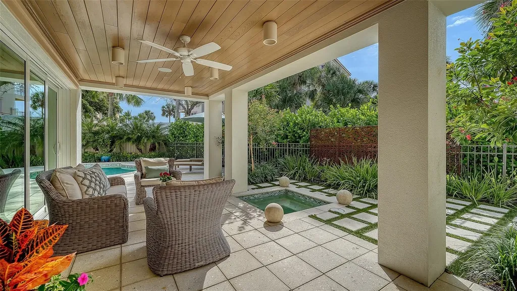 5005 Gulf Of Mexico Drive Longboat Key FL 34228