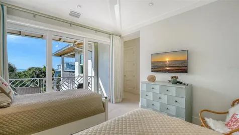 5005 Gulf Of Mexico Drive Longboat Key FL 34228