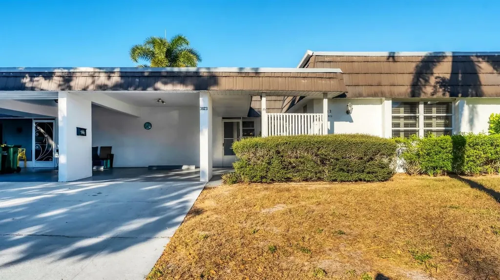 3823 Glen Oaks Drive E Sarasota FL 34232