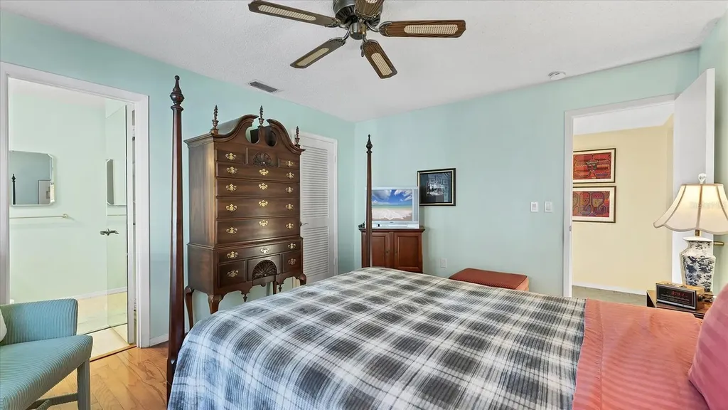 3823 Glen Oaks Drive E Sarasota FL 34232