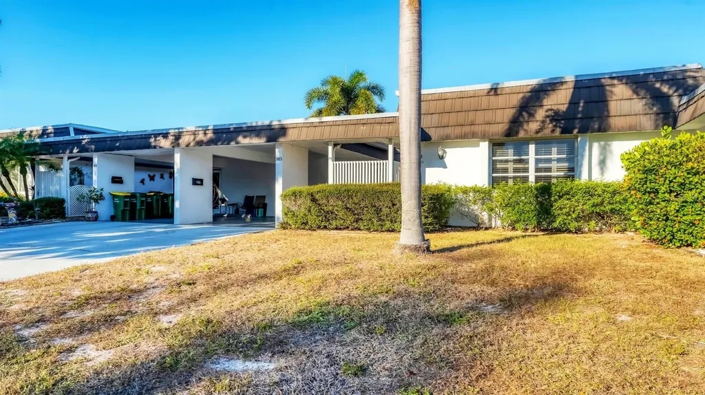 3823 Glen Oaks Drive E Sarasota FL 34232