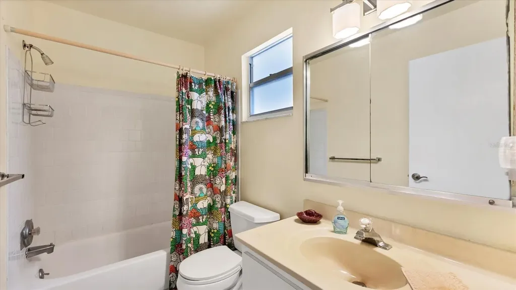 3823 Glen Oaks Drive E Sarasota FL 34232
