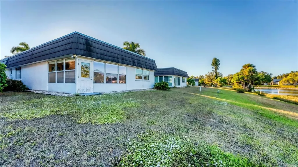 3823 Glen Oaks Drive E Sarasota FL 34232