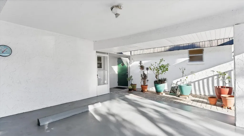 3823 Glen Oaks Drive E Sarasota FL 34232