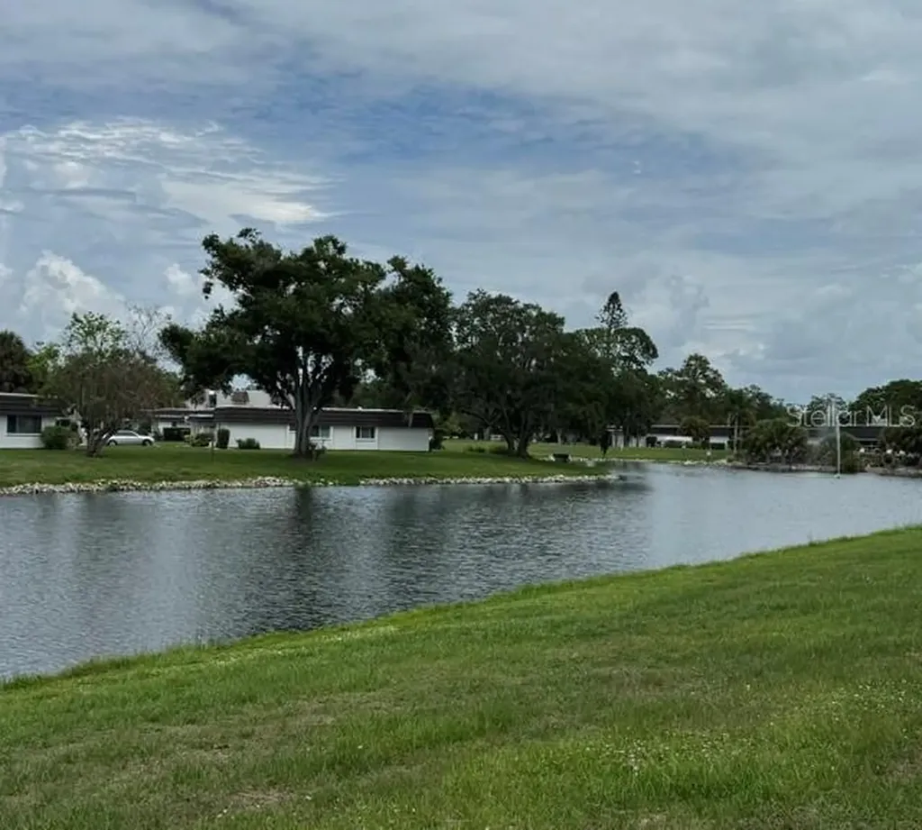 3823 Glen Oaks Drive E Sarasota FL 34232