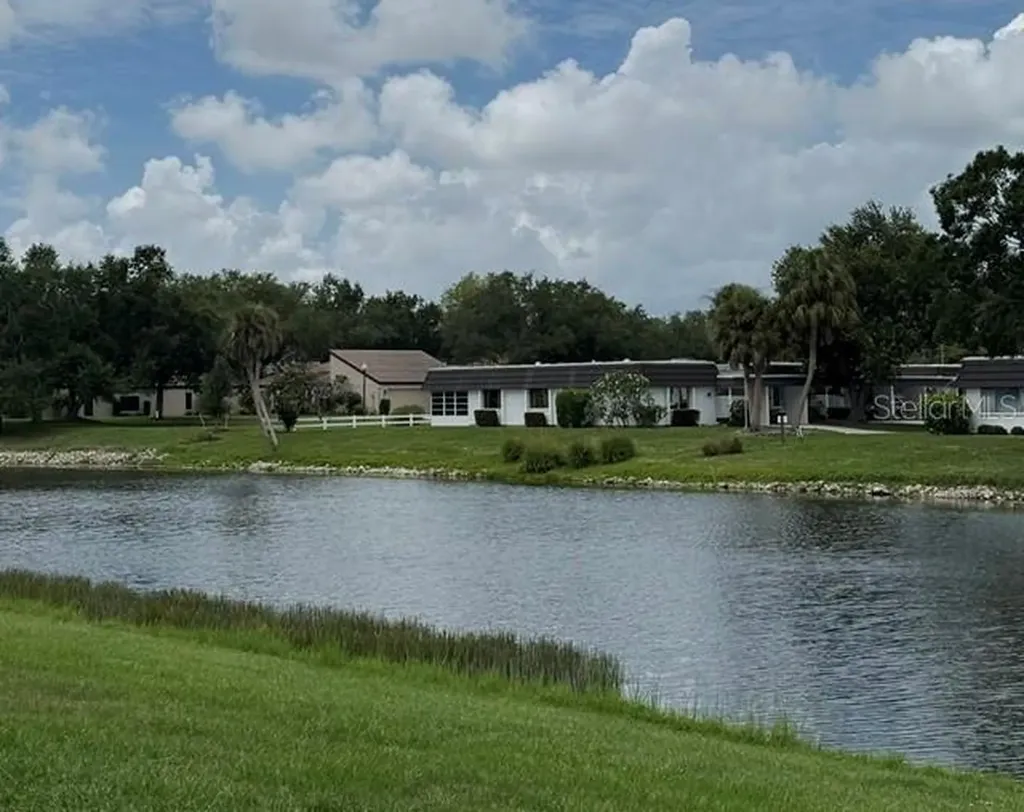 3823 Glen Oaks Drive E Sarasota FL 34232