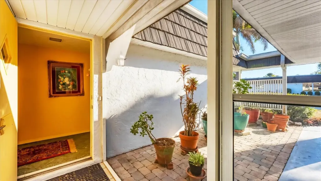 3823 Glen Oaks Drive E Sarasota FL 34232