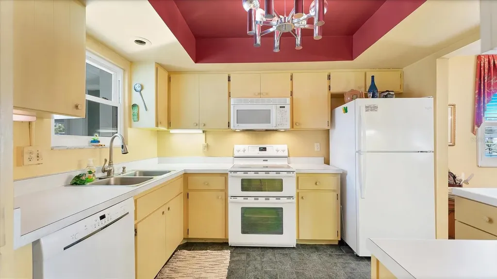 3823 Glen Oaks Drive E Sarasota FL 34232