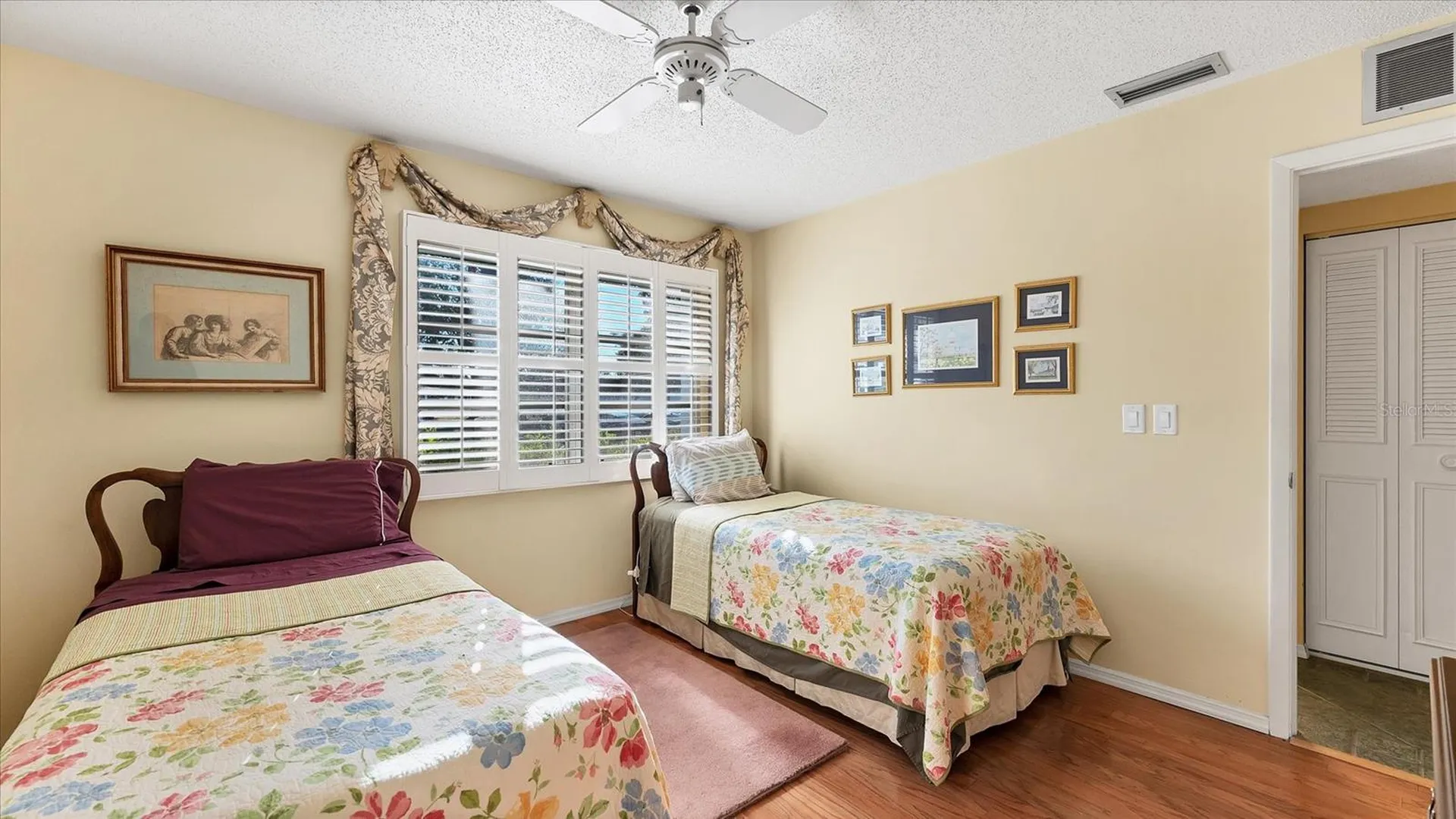 3823 Glen Oaks Drive E Sarasota FL 34232