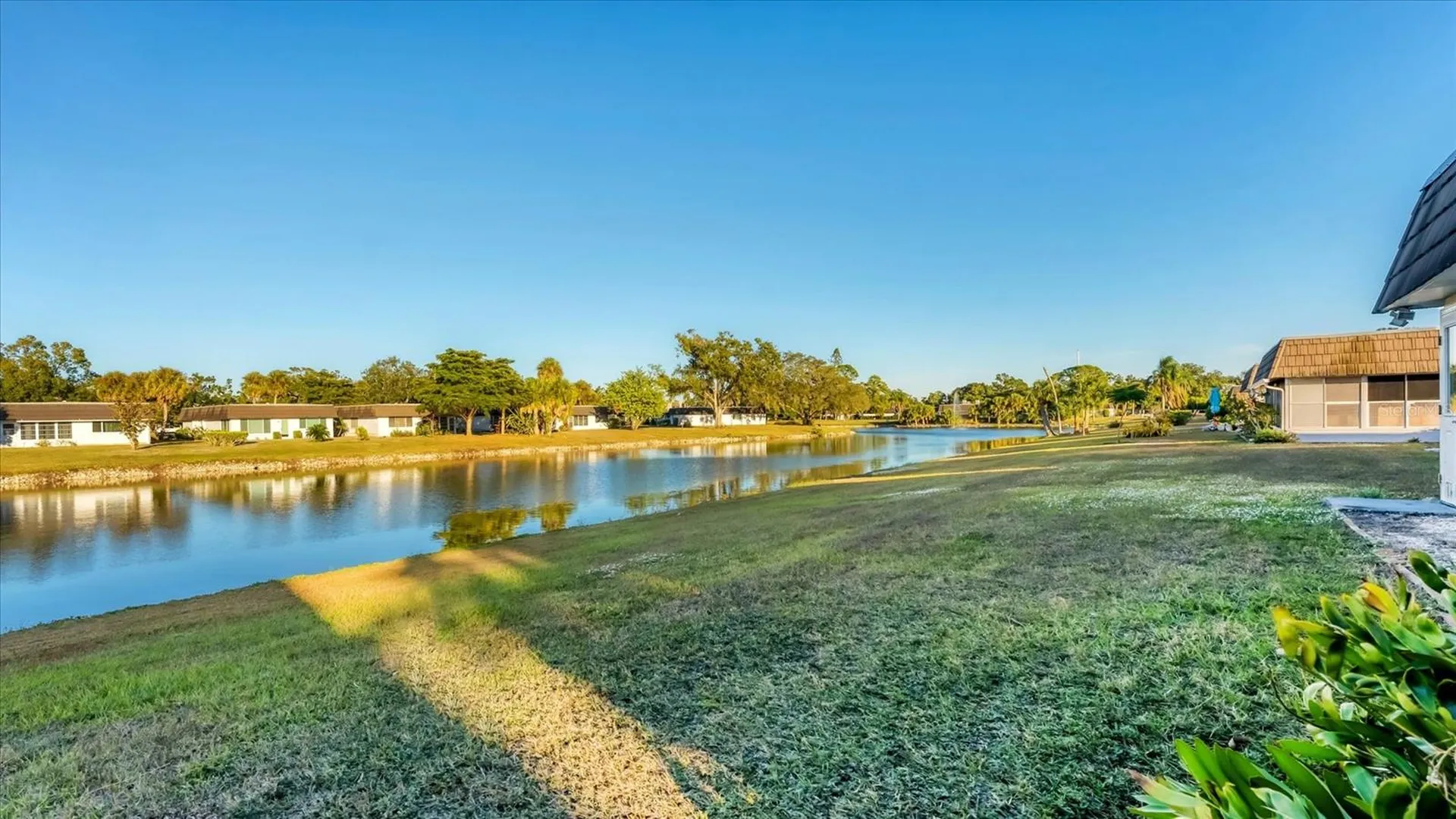 3823 Glen Oaks Drive E Sarasota FL 34232