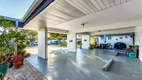 3823 Glen Oaks Drive E Sarasota FL 34232