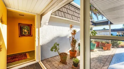 3823 Glen Oaks Drive E Sarasota FL 34232