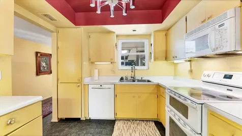 3823 Glen Oaks Drive E Sarasota FL 34232