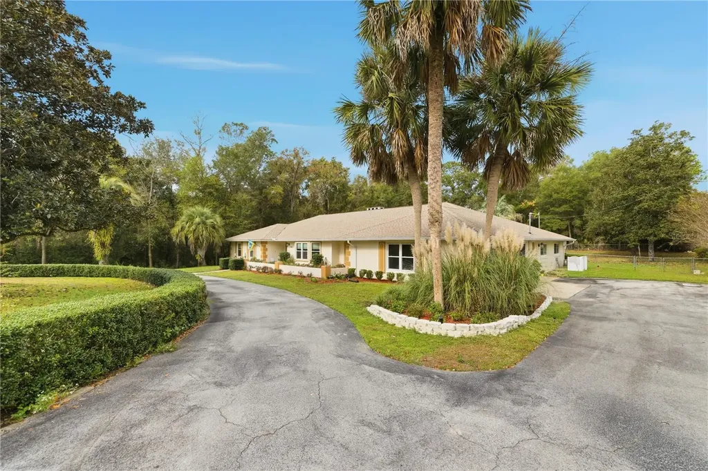 9825 SW 202 Avenue Road Dunnellon FL 34431