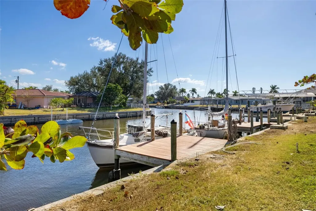 105 Cousley Drive SE Port Charlotte FL 33952