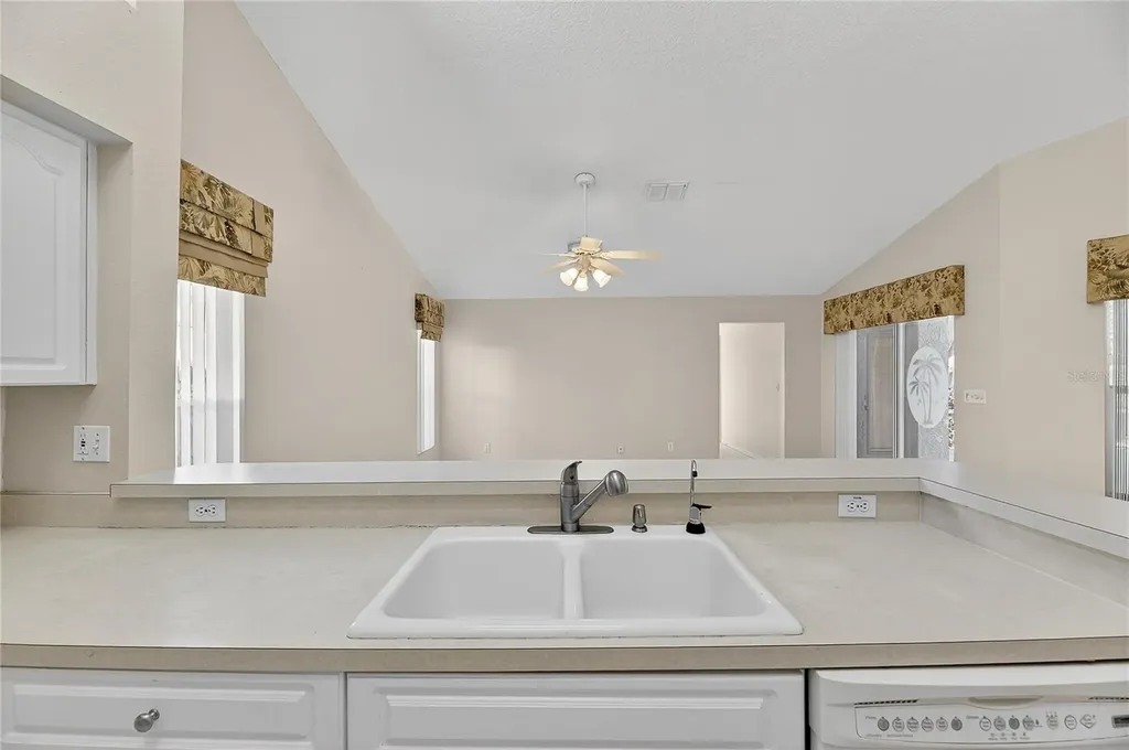 16604 Lake Heather Drive Tampa FL 33618