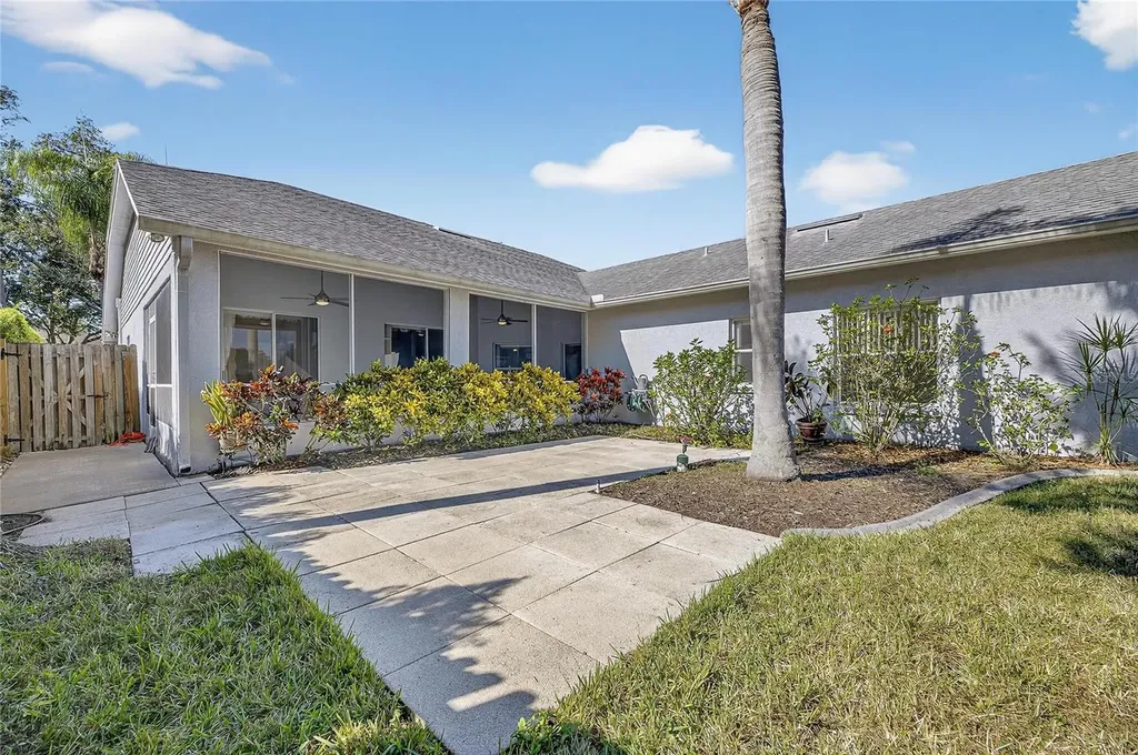 16604 Lake Heather Drive Tampa FL 33618