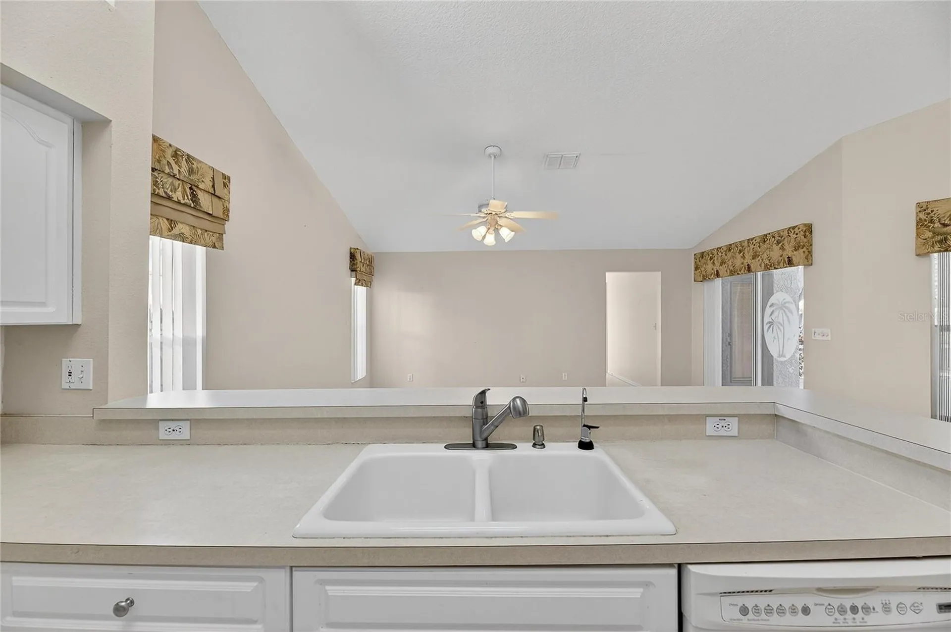 16604 Lake Heather Drive Tampa FL 33618