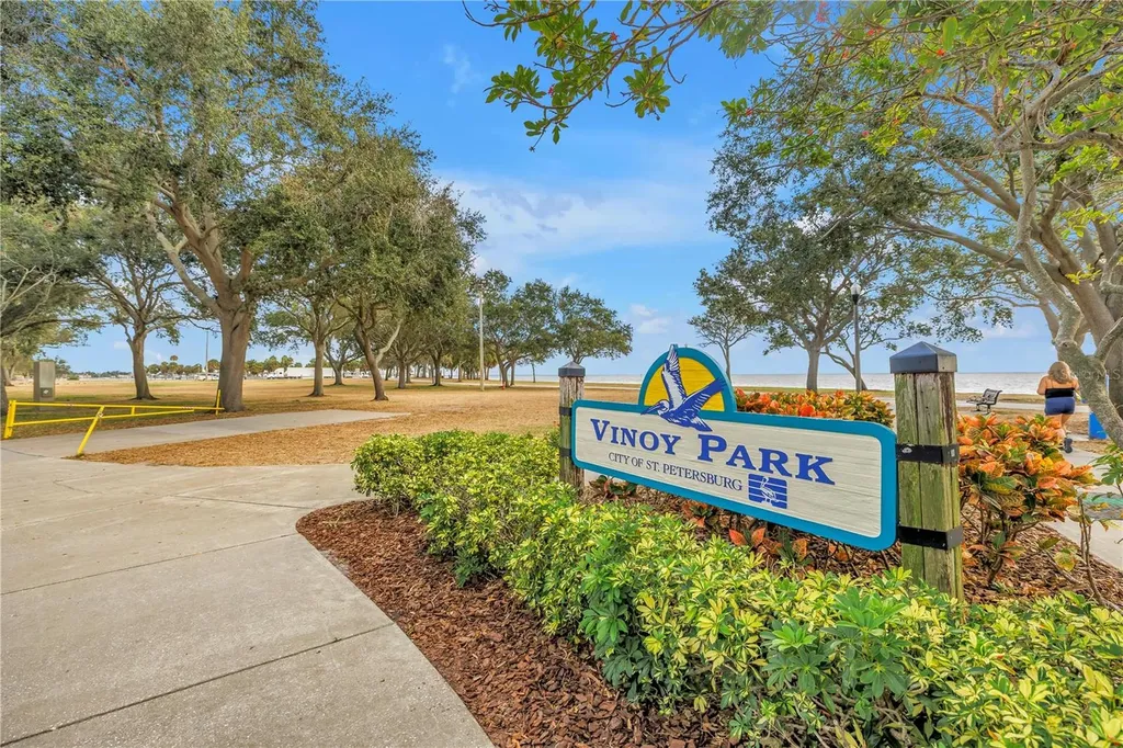 2848 Emerson Avenue S St Petersburg FL 33712