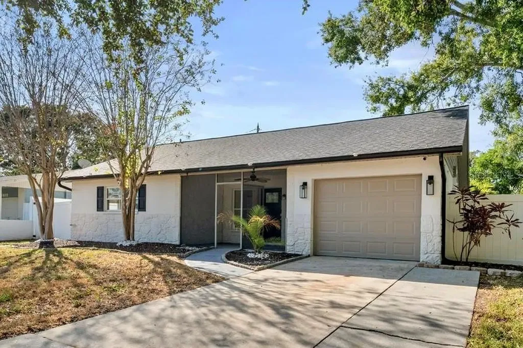 7490 Locust Street NE St Petersburg FL 33702