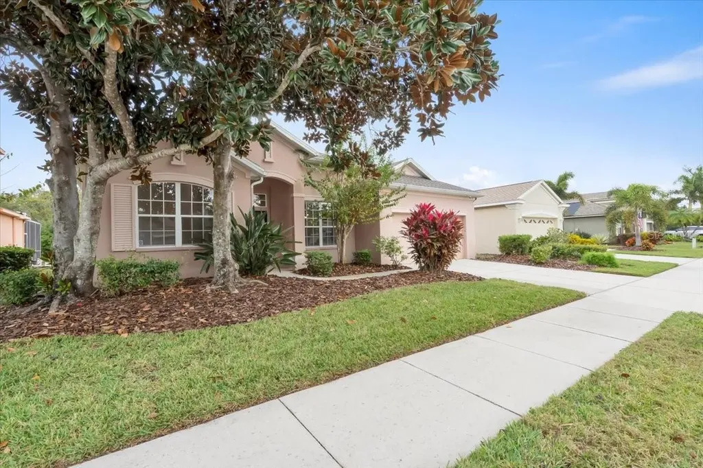312 Londonderry Drive Sarasota FL 34240