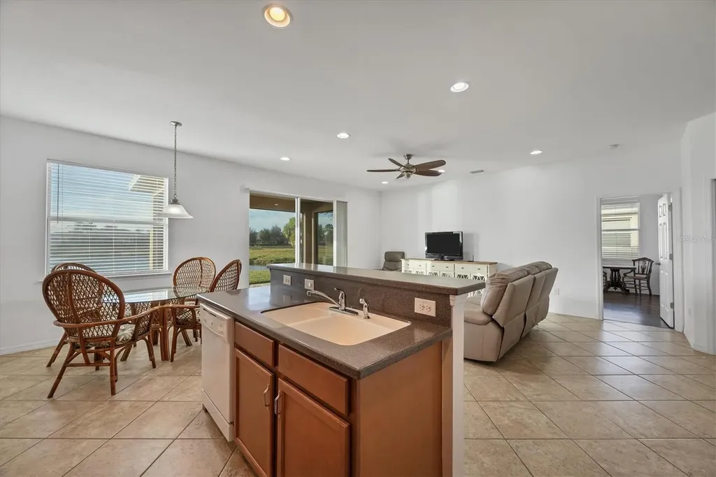 5283 Canyonland Way Venice FL 34293