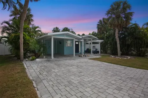 5803 Imperiore Avenue Holmes Beach FL 34217