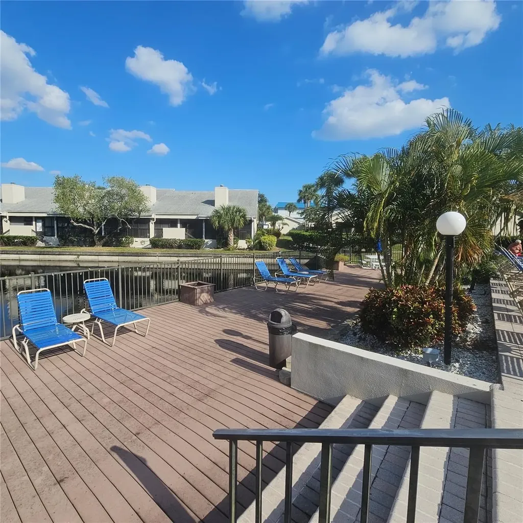 1332 Pasadena Avenue S South Pasadena FL 33707