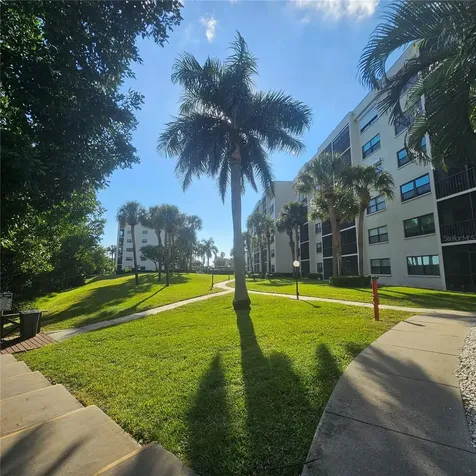 1332 Pasadena Avenue S South Pasadena FL 33707