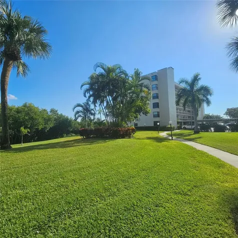 1332 Pasadena Avenue S South Pasadena FL 33707