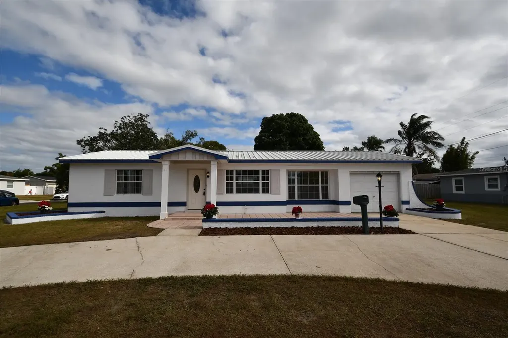 2255 Leslee Lake Drive N St Petersburg FL 33713