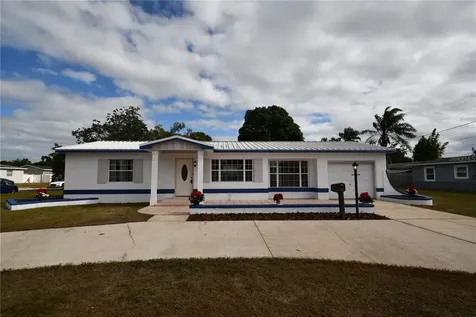 2255 Leslee Lake Drive N St Petersburg FL 33713