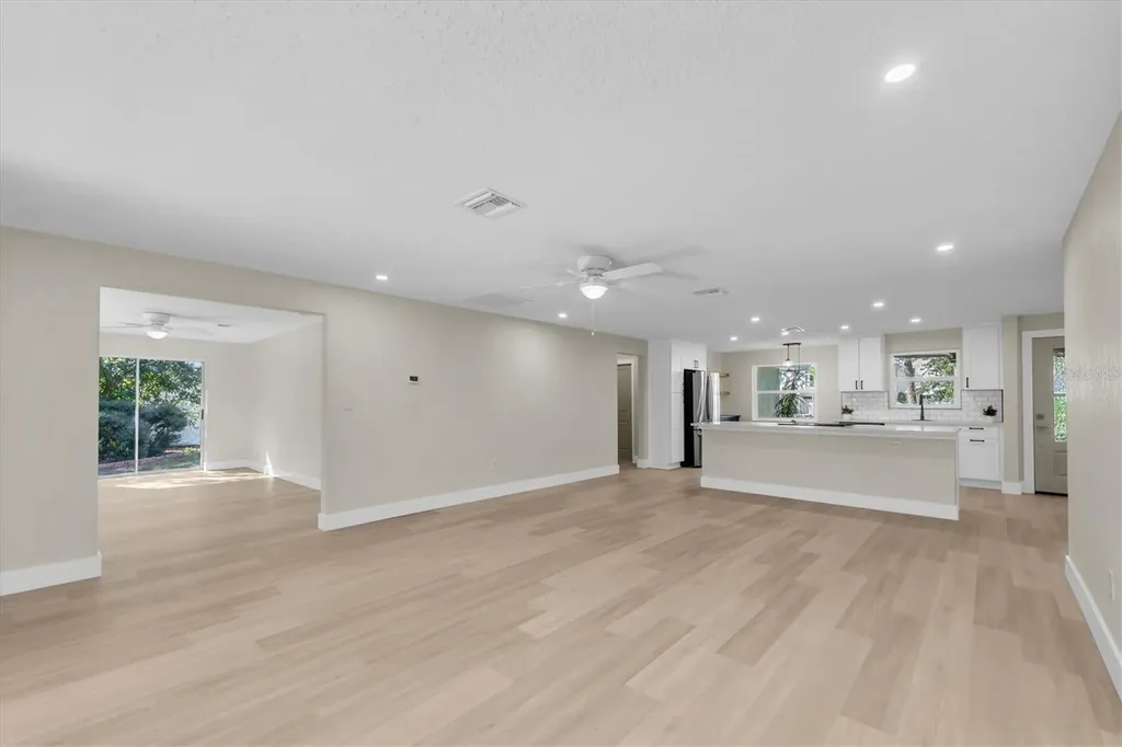 513 Oakwood Boulevard Oldsmar FL 34677