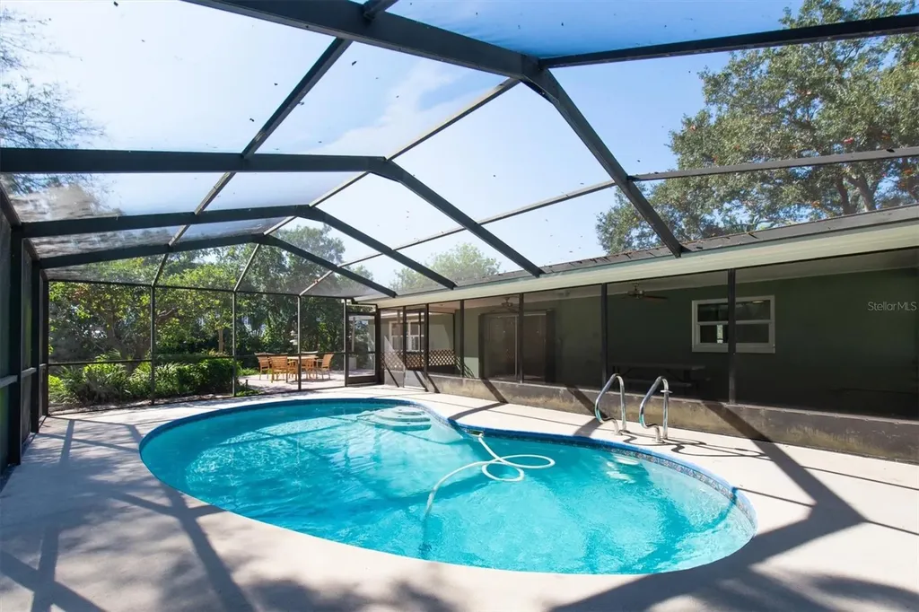 513 Oakwood Boulevard Oldsmar FL 34677
