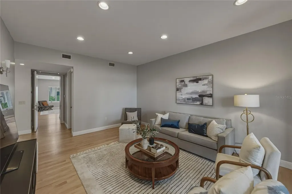 838 Monterey Boulevard NE St Petersburg FL 33704