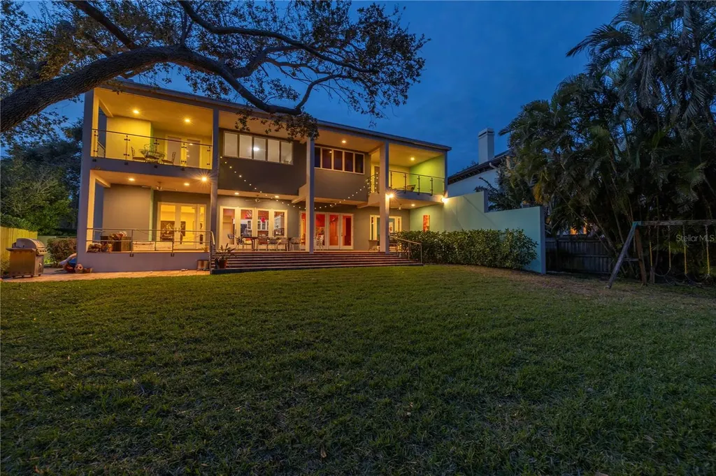 838 Monterey Boulevard NE St Petersburg FL 33704