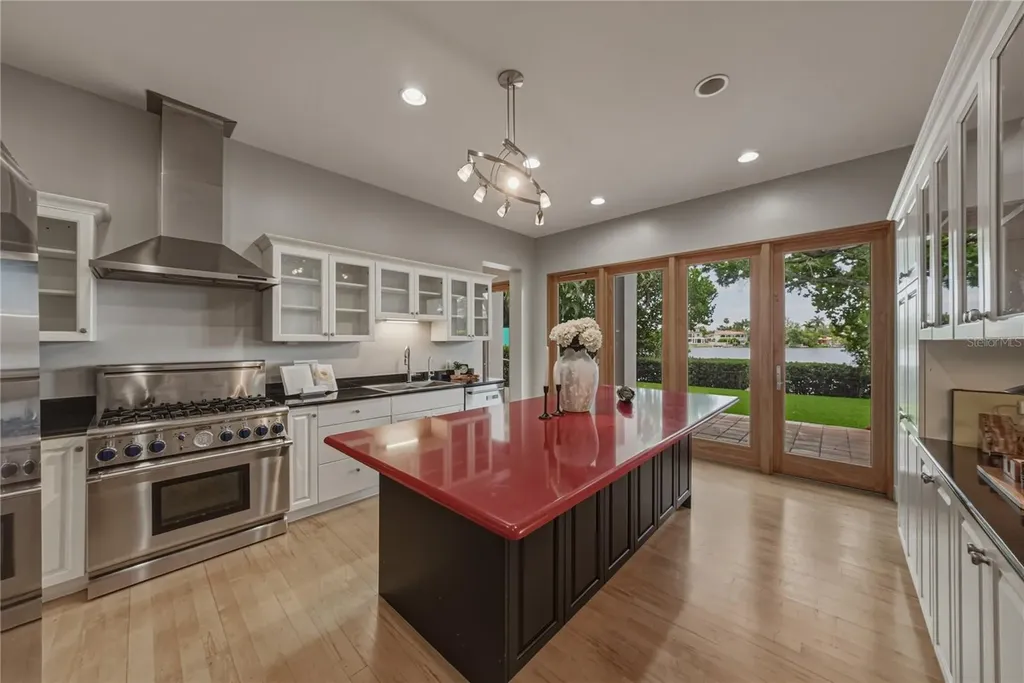 838 Monterey Boulevard NE St Petersburg FL 33704