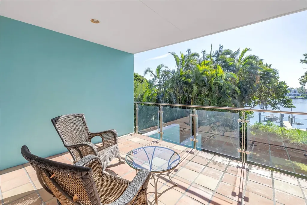 838 Monterey Boulevard NE St Petersburg FL 33704