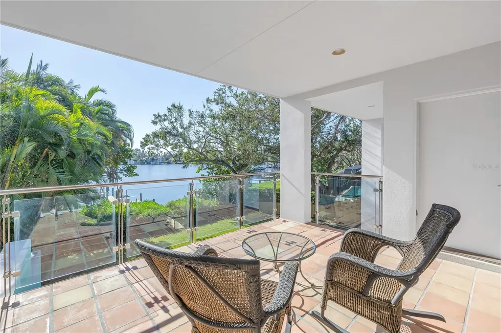 838 Monterey Boulevard NE St Petersburg FL 33704