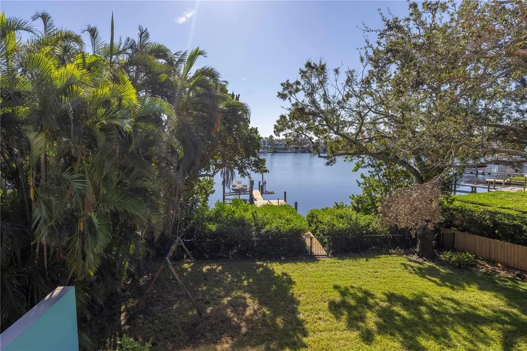 838 Monterey Boulevard NE St Petersburg FL 33704
